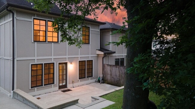 Building Photo - **RARE FIND IN VANDY NEIGHBORHOOD**