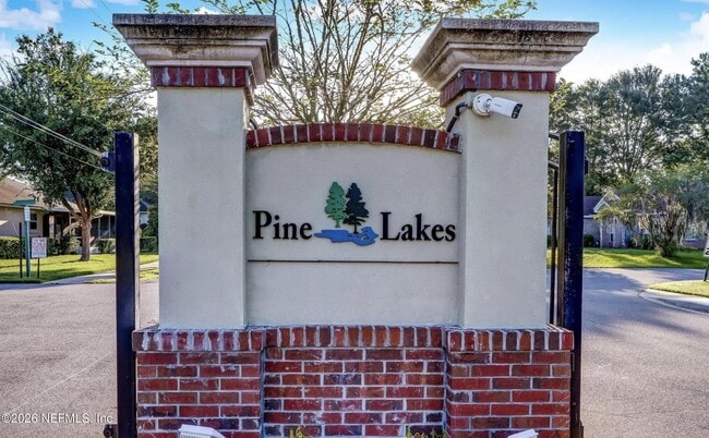 Building Photo - 15677 Moss Hollow Dr