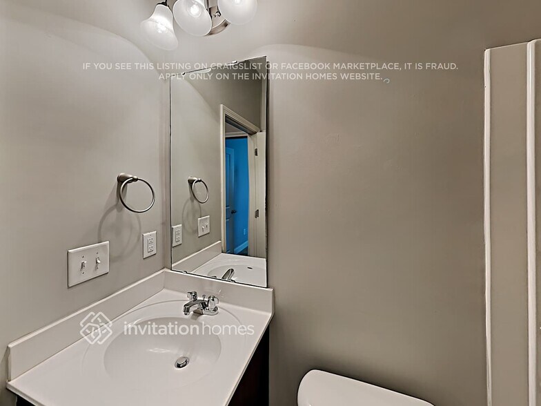 Building Photo - 2813 Santiago Circle