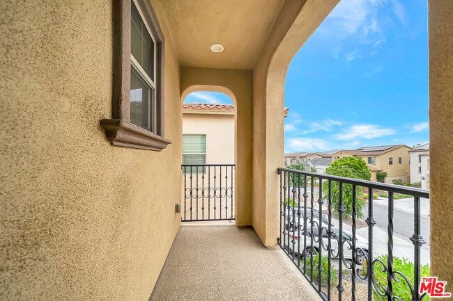 Building Photo - 25151 Golden Maple Dr