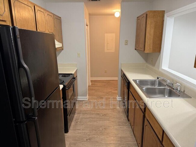 Building Photo - 520 Commons Dr