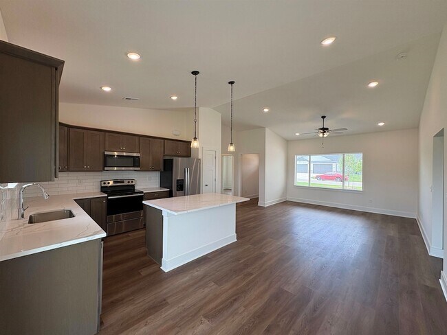 Building Photo - 1145 W Trek Cir