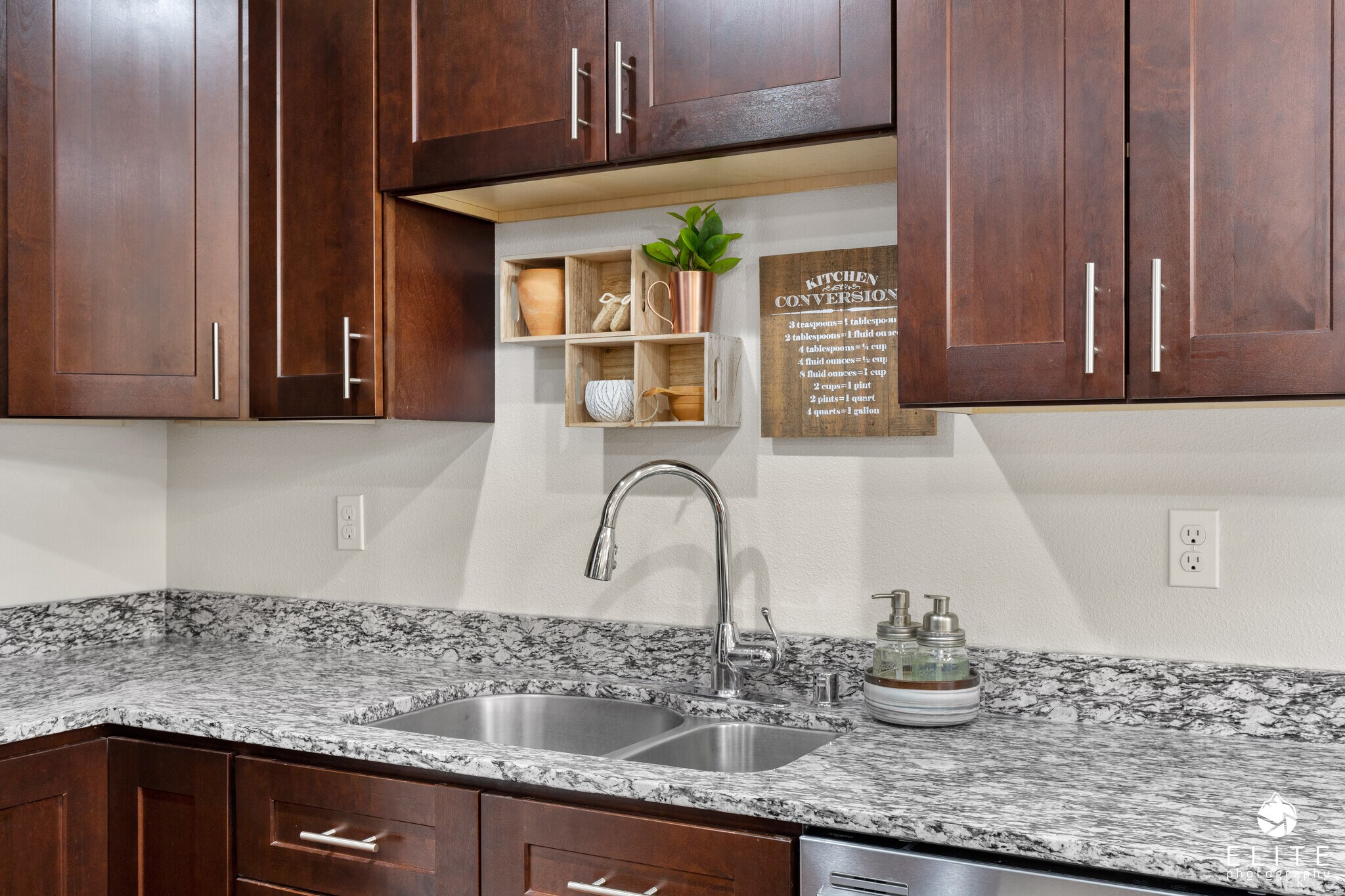 Building Photo - 920 W Wilder Ave