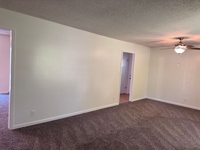 Building Photo - Must see!! 3BD/3BA Fully Finished Basement and Corner Lot!!