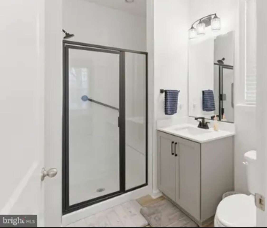 Main floor bathroom - 10910 Meridian Hill Way