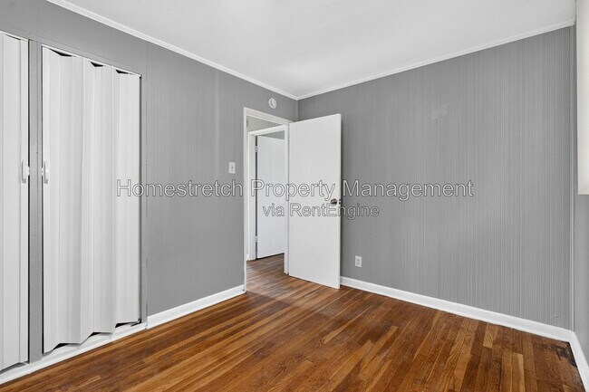 Building Photo - 2247 Hollis Dr