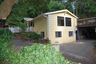 Building Photo - 12061 Pleasant Way