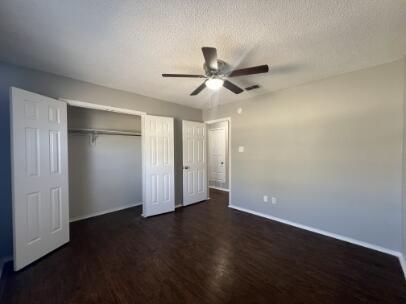 Building Photo - 6101 9th Dr