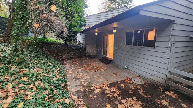 Building Photo - MCCA01