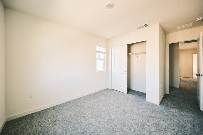 Building Photo - 2129 Shady Tree Cir