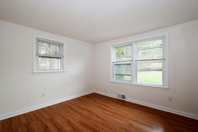 Building Photo - 121 Westport Rd