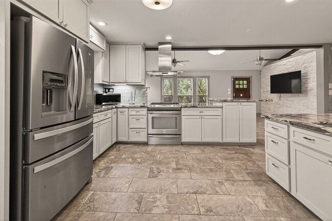 Building Photo - 717 W 30th St