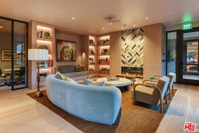 Building Photo - 700 Broadway