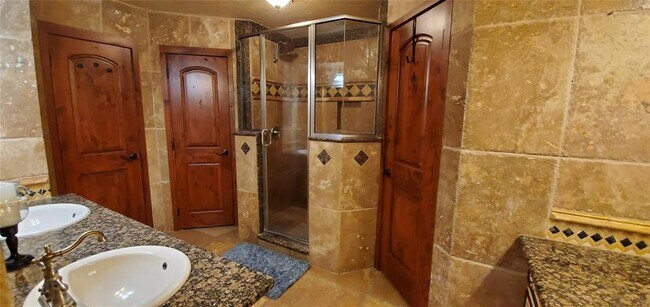 Building Photo - 4323 Colombia Dr