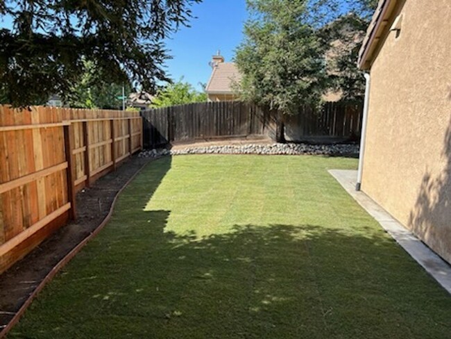 Building Photo - NorthWest Fresno Home, 3BR/2BA, Built 2005...