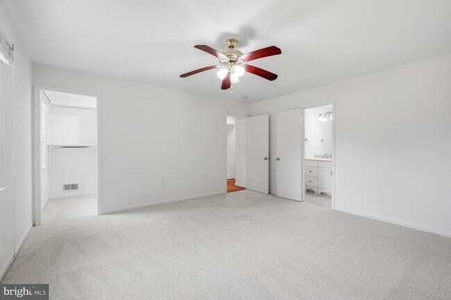 Building Photo - 12027 Devilwood Dr
