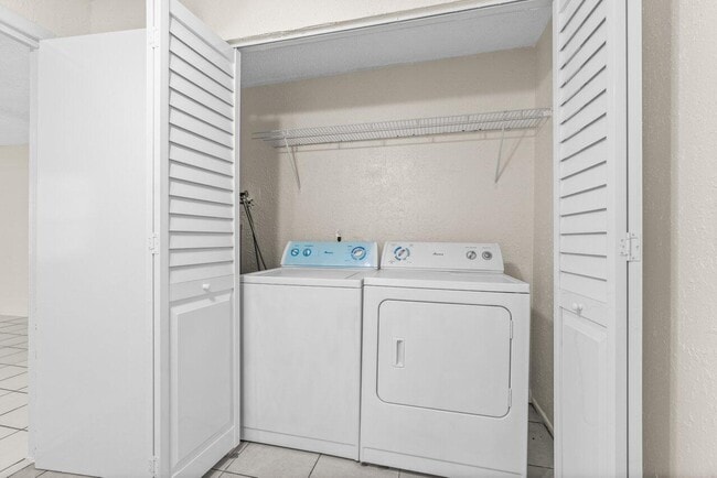 Building Photo - 4907 Gulfstream Rd