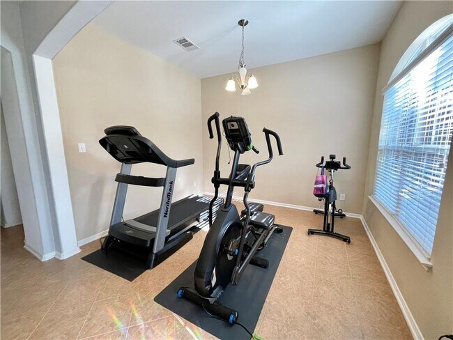 Building Photo - 501 King Eider Ln