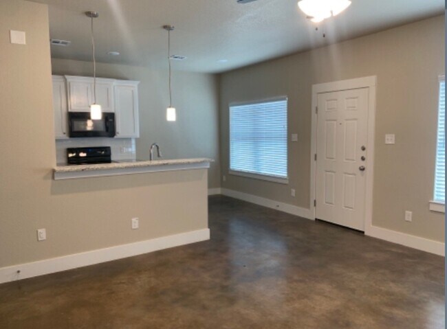 Building Photo - 3224 Belmont Dr