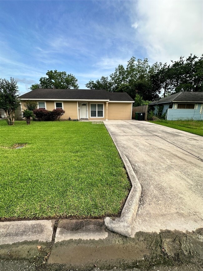 Primary Photo - 5758 Belneath St