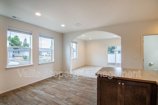 Building Photo - 4850 Heathwood St NE