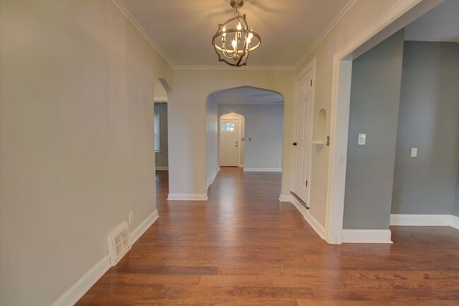 Building Photo - Cute 3 Bed Home
