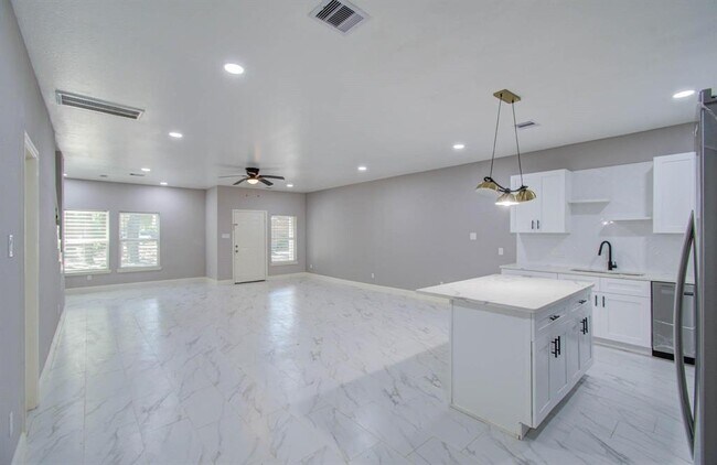 Building Photo - 12274 Wild Pine Dr