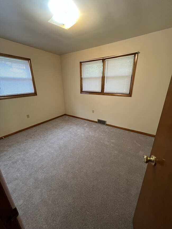 Building Photo - 803 Dundee Dr
