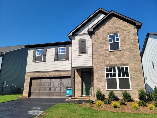 Building Photo - 215 Foxhill Dr