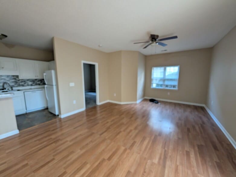 Living Room - 4405 Sweetwater Blvd