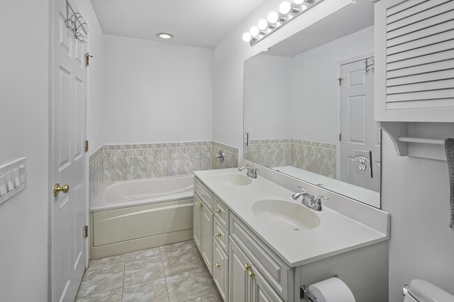 Building Photo - 454 Albany Ct