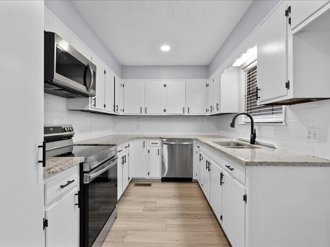 Building Photo - 801 4th Ave E