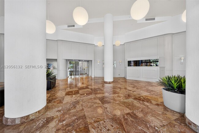 Building Photo - 3600 Mystic Pointe Dr