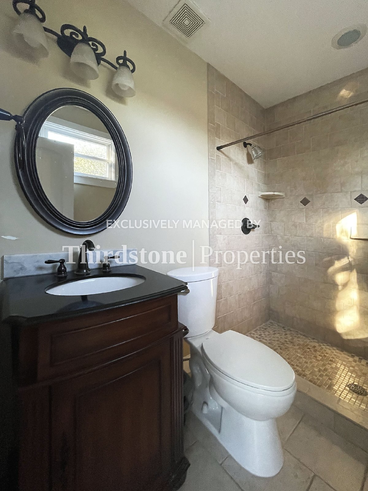 Building Photo - 2252 Park St