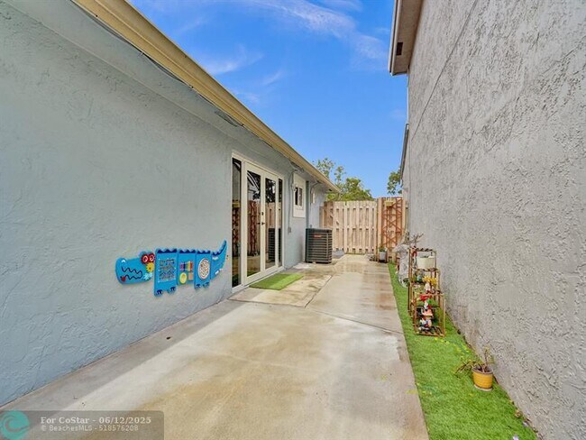 Building Photo - 3727 NW 107th Terrace
