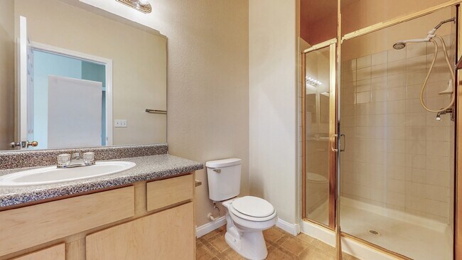 Building Photo - 2 BDR / 2.5 BATH SPACIOUS HOME