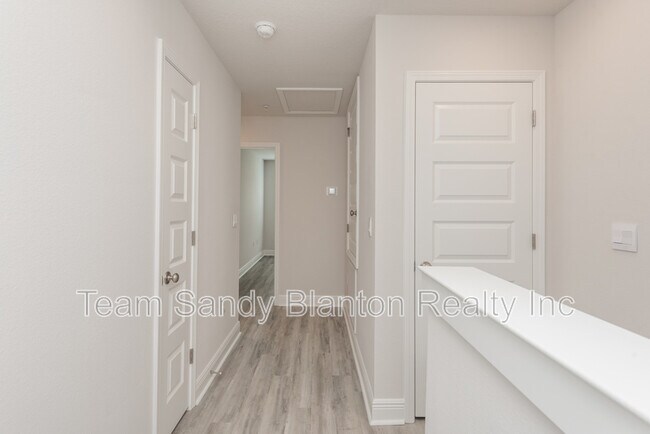 Building Photo - 8706 Meadow Flower Ln