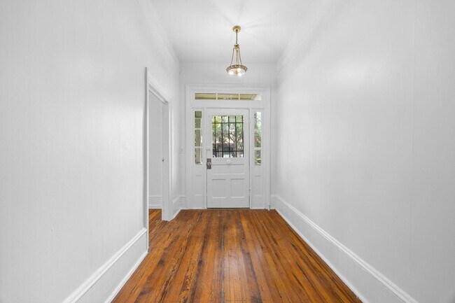Building Photo - 112 E Anderson St