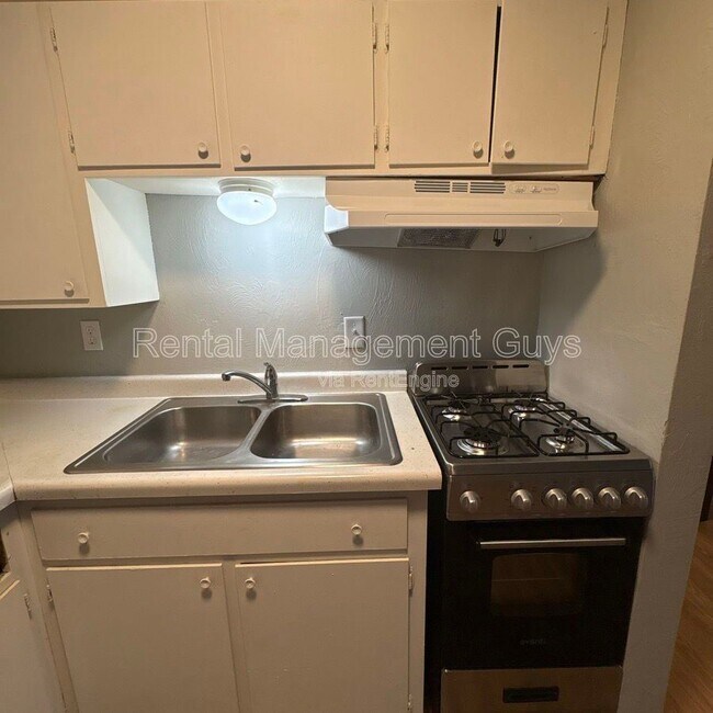 Building Photo - 3643 N Penn Ave