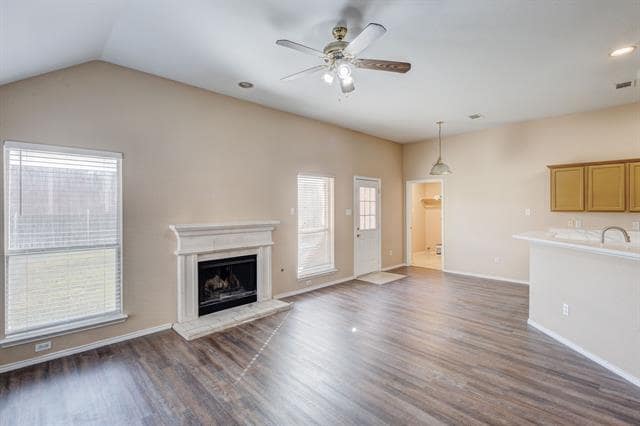 Building Photo - 3844 Harrison Dr