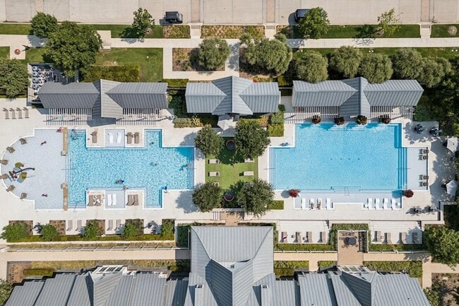 Building Photo - 2412 Rooster Ln