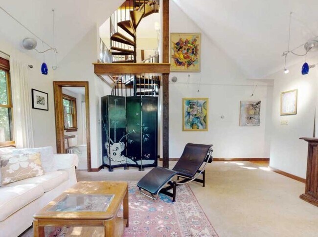 Building Photo - 74 Hilltop Rd