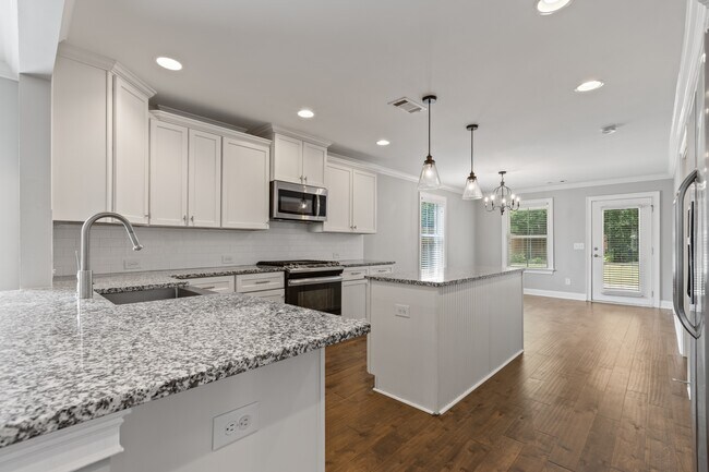 Building Photo - 2442 Snowshill Ln