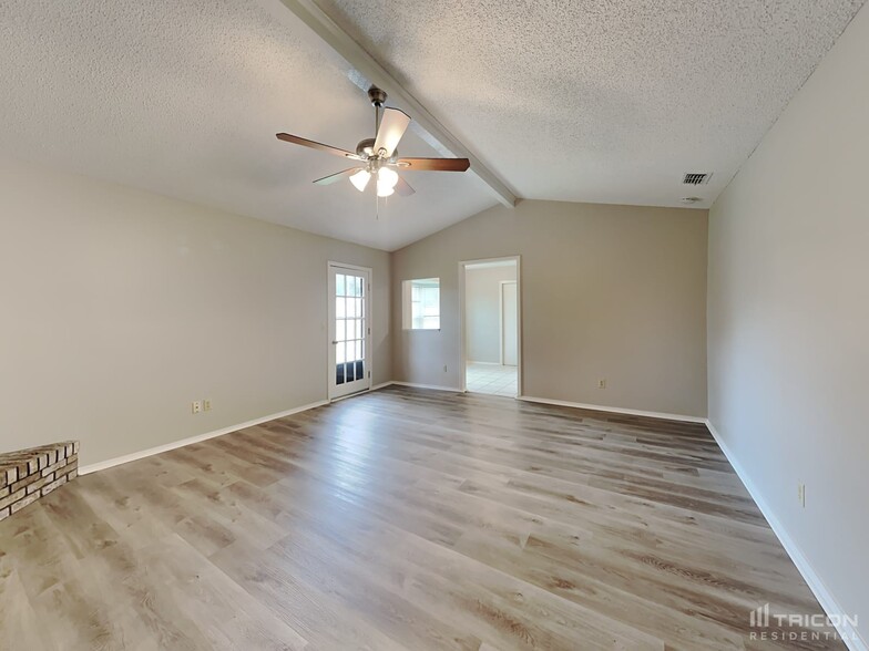 Building Photo - 801 Hardwood St