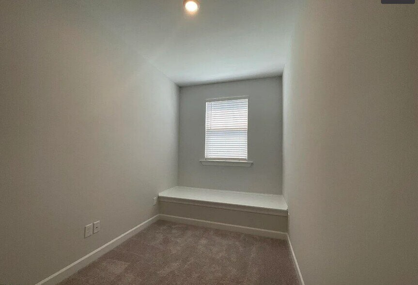 Building Photo - 190 Nimble Way