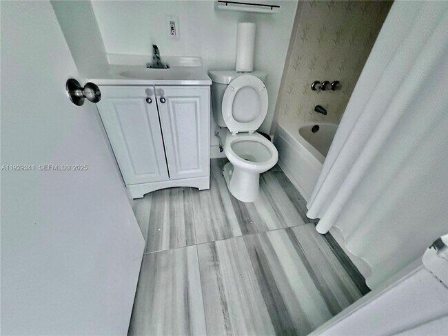 Building Photo - 15720 NW 44th Ct