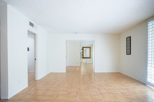 Building Photo - Mid-Century in Rancho Mirage!