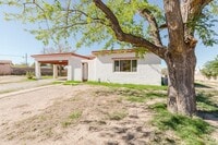 Building Photo - 3 Bedroom 2 Bathroom