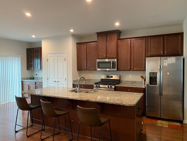 Building Photo - 8304 Encore Dr