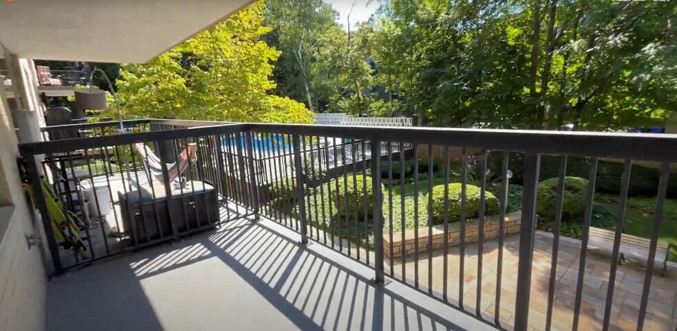 Building Photo - 16 Monmouth Ct